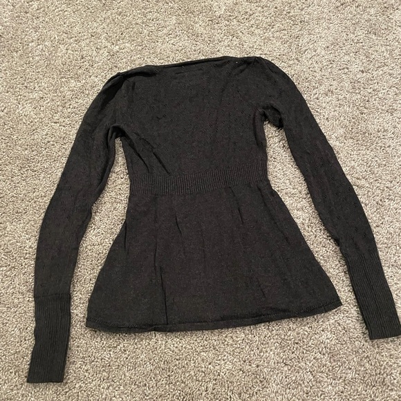 V-neck long sleeve sweater - Picture 2 of 2